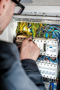 Elementy instalacji elektrycznej – w ułamek sekundy.