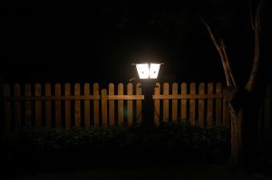Lampy ogrodowe solarne duże czyli jak wybrać lampę solarną?