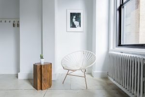 Jak pomalować salon, by zmienił się w bajkowe wnętrze?