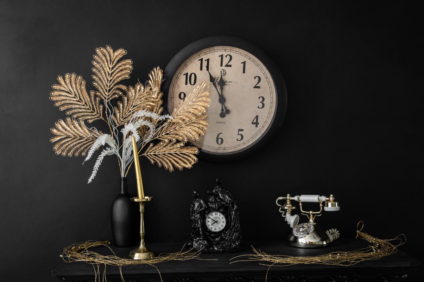 Fajny zegar to ozdoba Twojego salonu