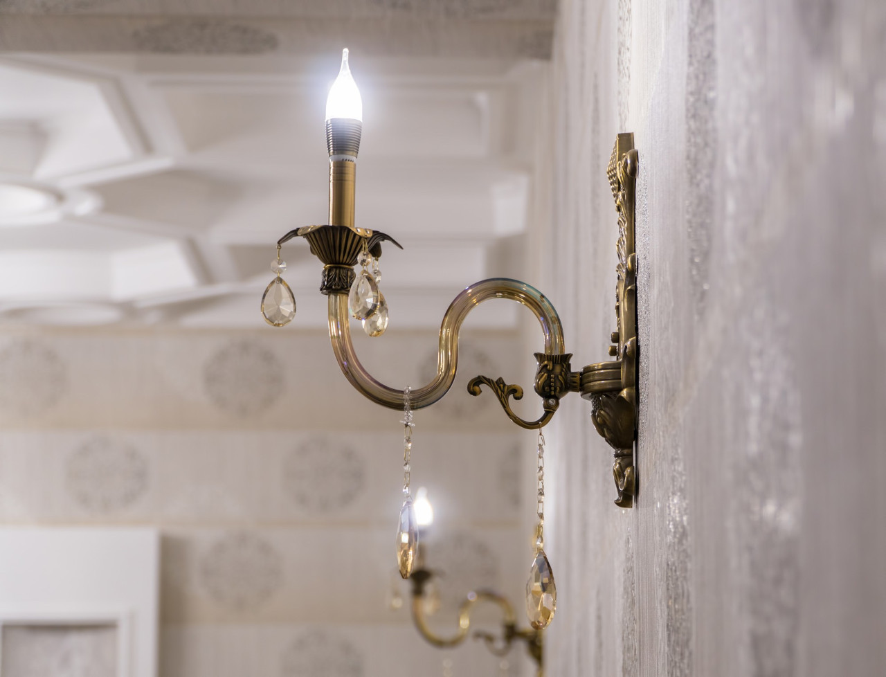 Jak wybrać kinkiety klasyczne? Sprawdź, gdzie prezentują się najlepiej