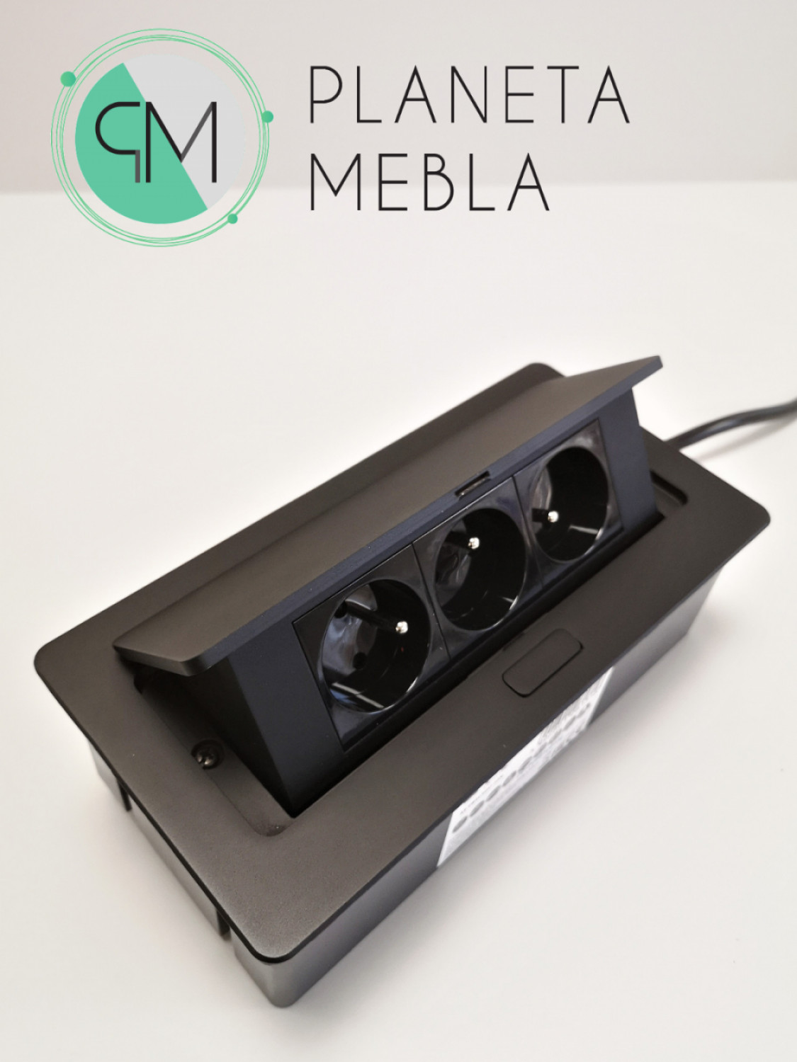 Gniazdo przepustowe GTV. Estetyczne i praktyczne rozwiązanie do połączenia urządzeń