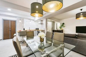 Aranżacja oświetlenia w salonie. Jak oświetlić salon? Inspiracje, porady i wskazówki