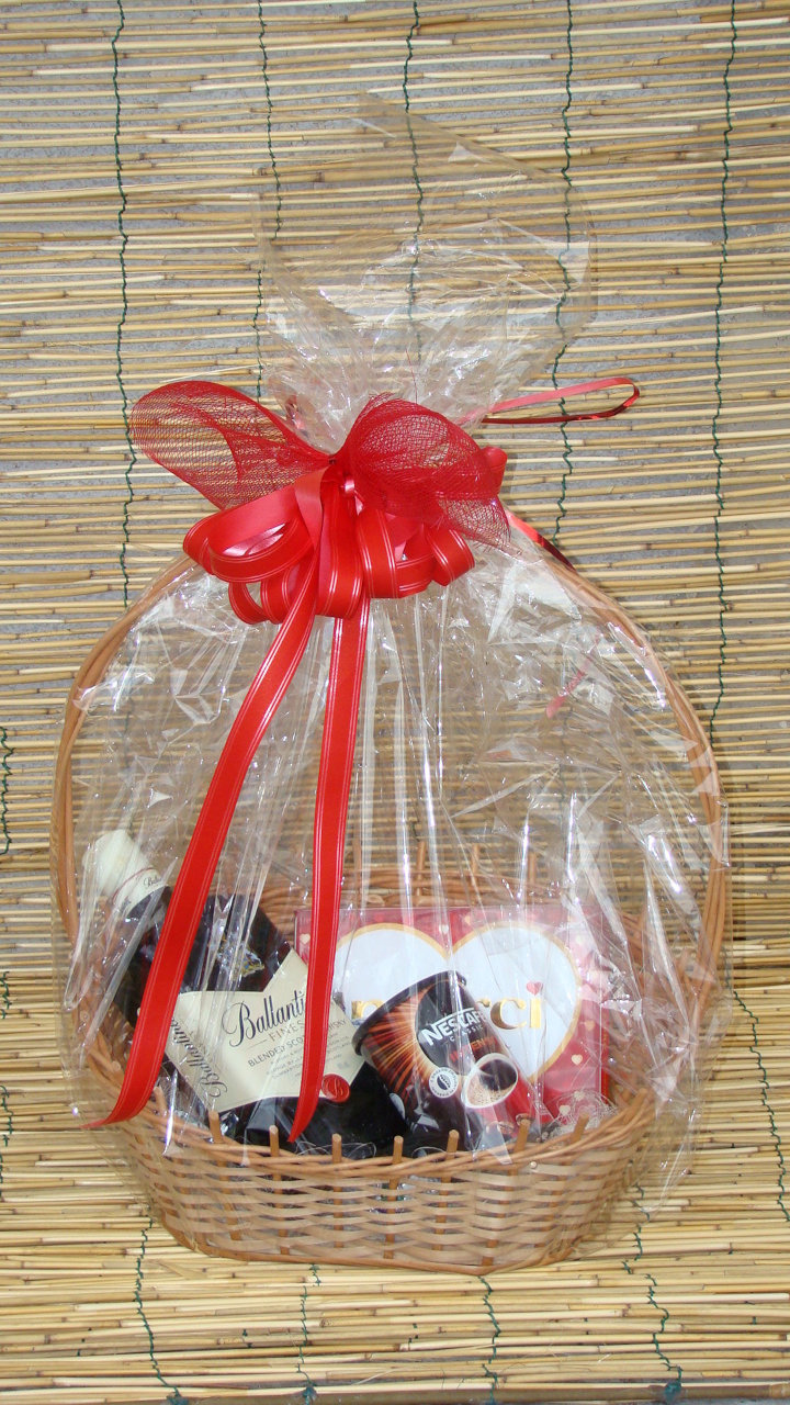 Kosze wiklinowe na każdą okazję – prezentowe i na pranie