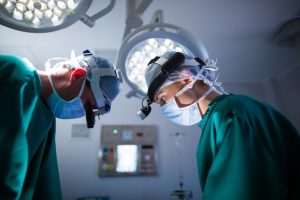 Znaczenie nowoczesnych lamp operacyjnych dla bezpieczeństwa i efektywności zabiegów chirurgicznych